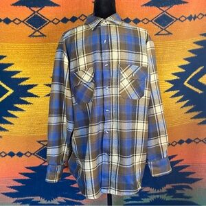 Vintage Northwest Territory Flannel Plaid Button up shirt. Size Large. Acrylic.